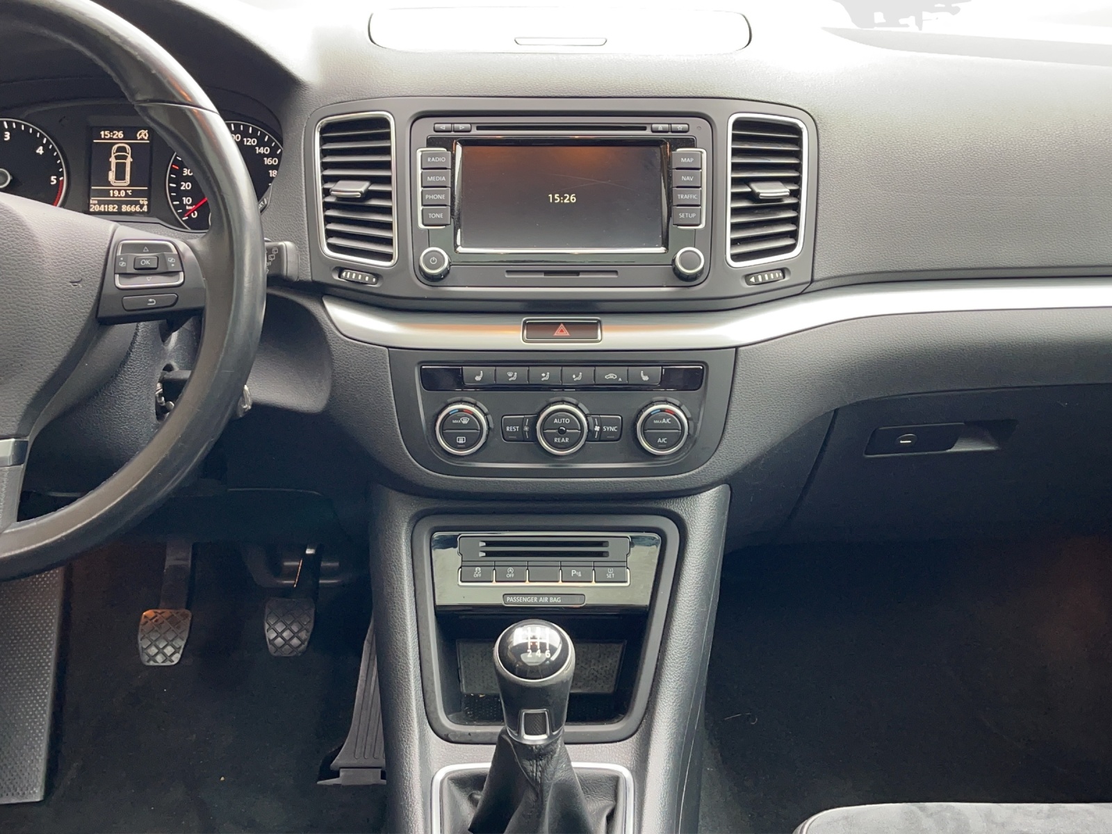 VW Sharan 2.0 TDI BMT Highline-image-12