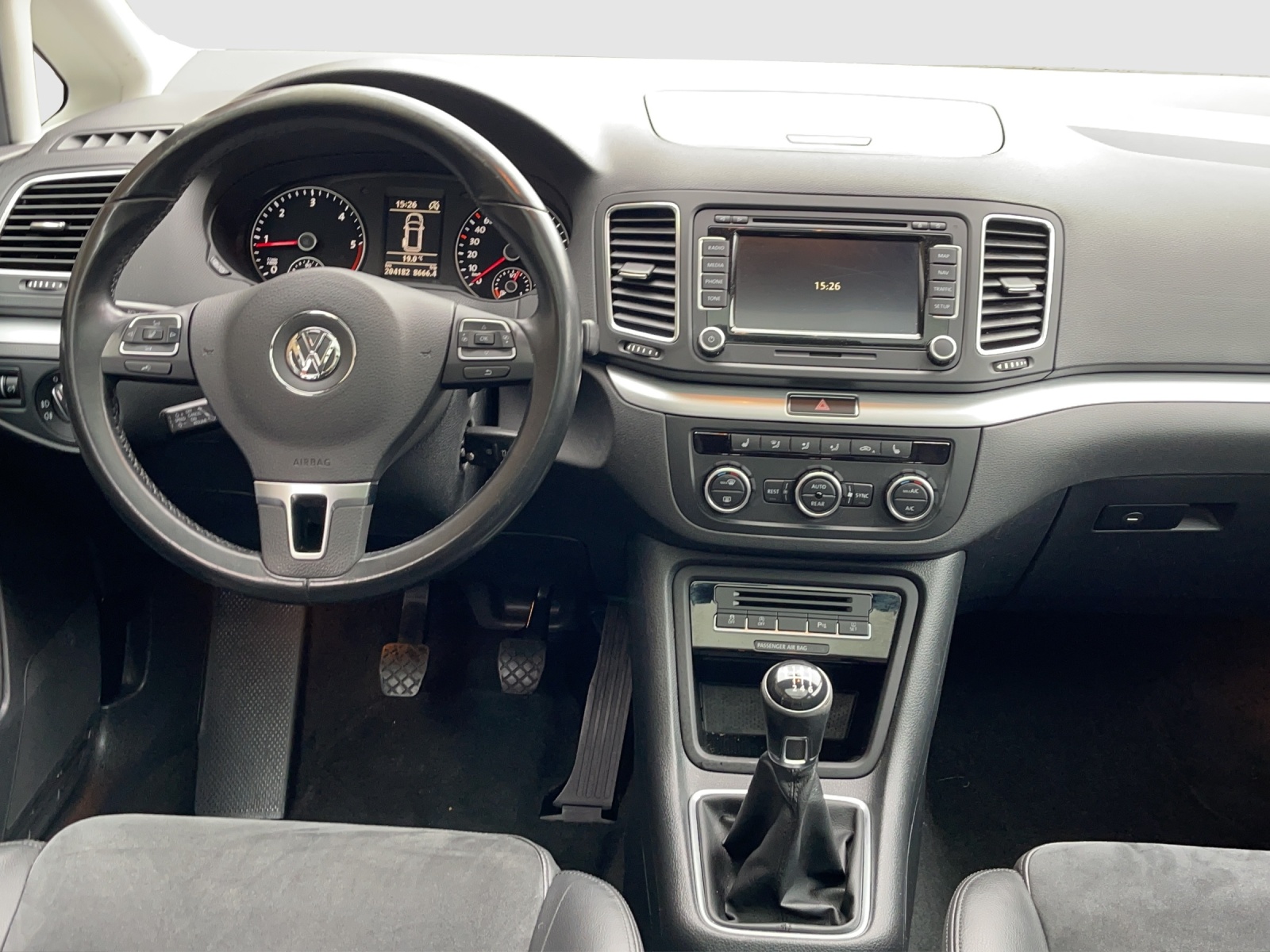 VW Sharan 2.0 TDI BMT Highline-image-11