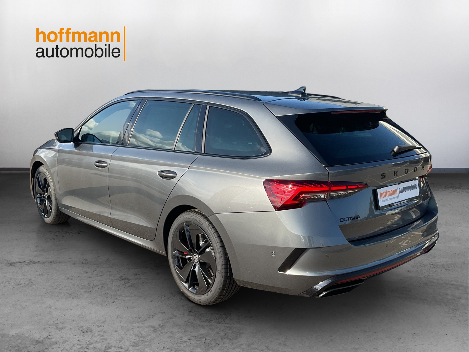 SKODA Octavia Combi 2.0 TSI DSG RS-image-5