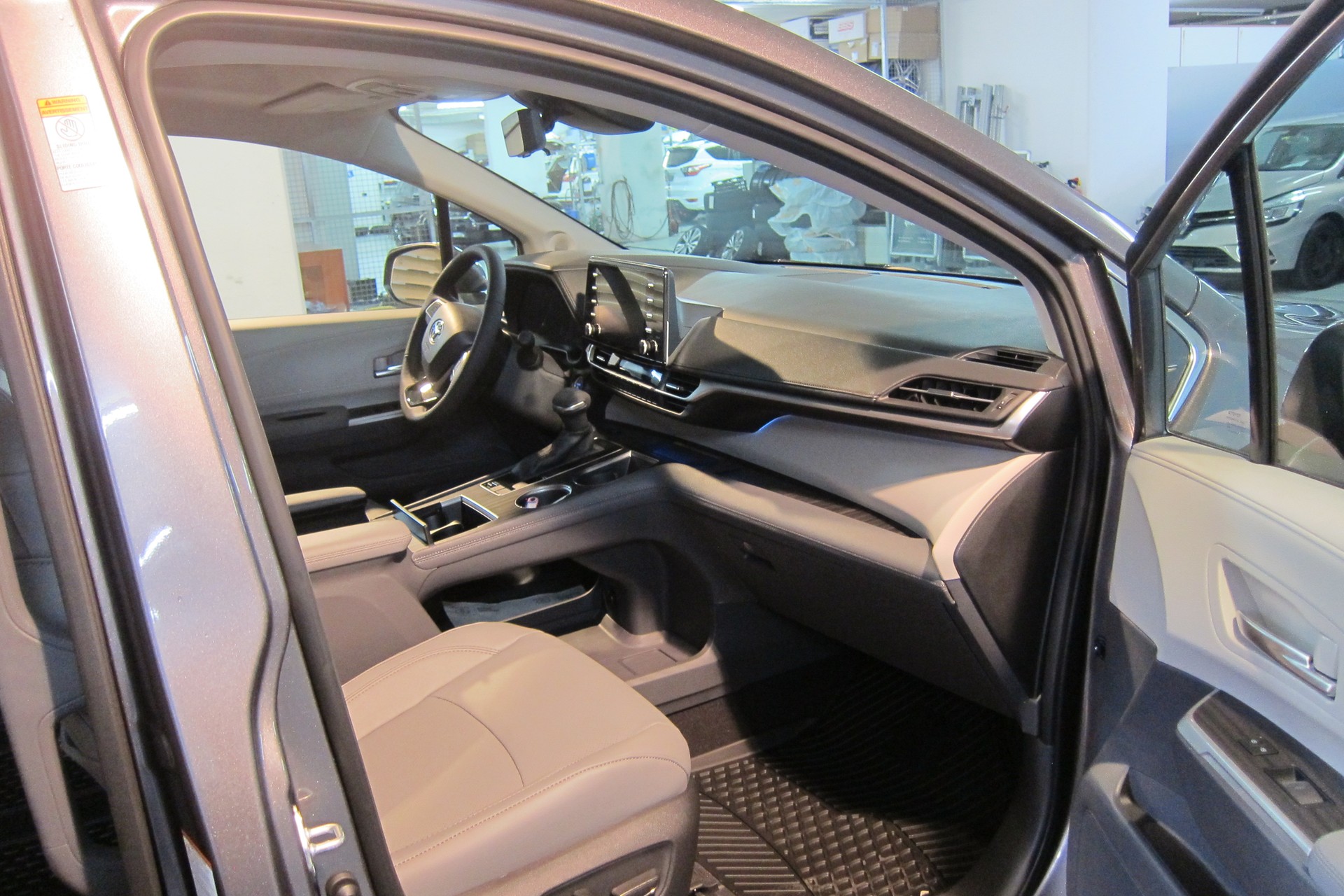 TOYOTA SIENNA 2024 HYBRID AWD LIMITED TECHNOLOGY-PAKET-image-12