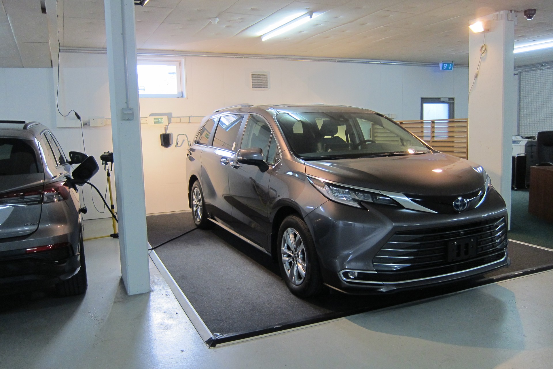 TOYOTA SIENNA 2024 HYBRID AWD LIMITED TECHNOLOGY-PAKET-image-1