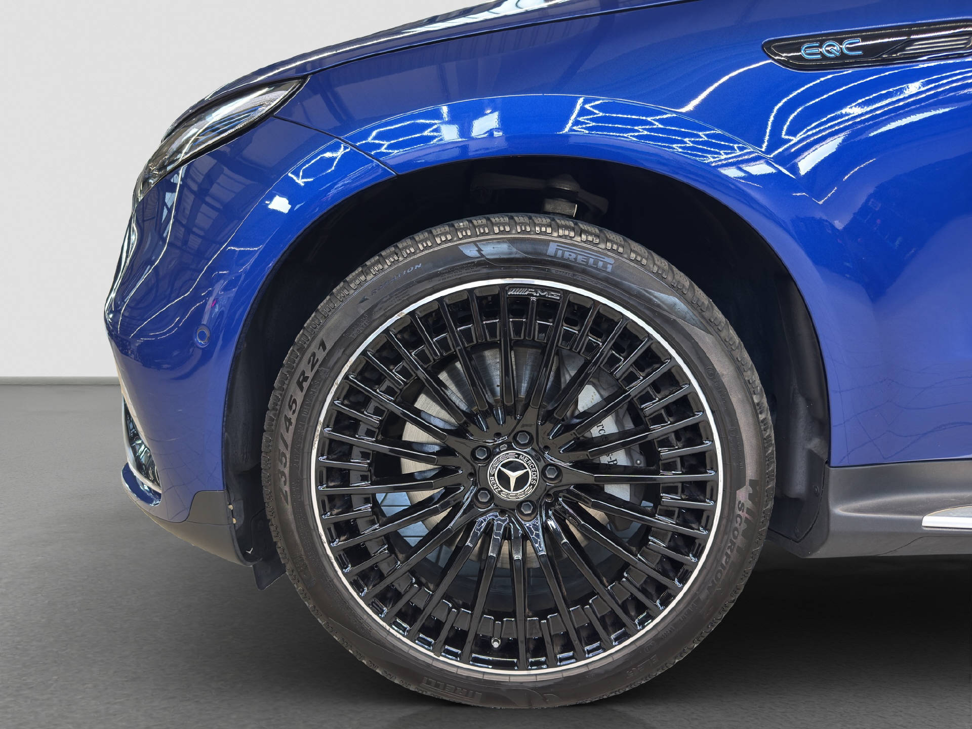 MERCEDES-BENZ EQC 400 AMG Line 4MATIC-image-5
