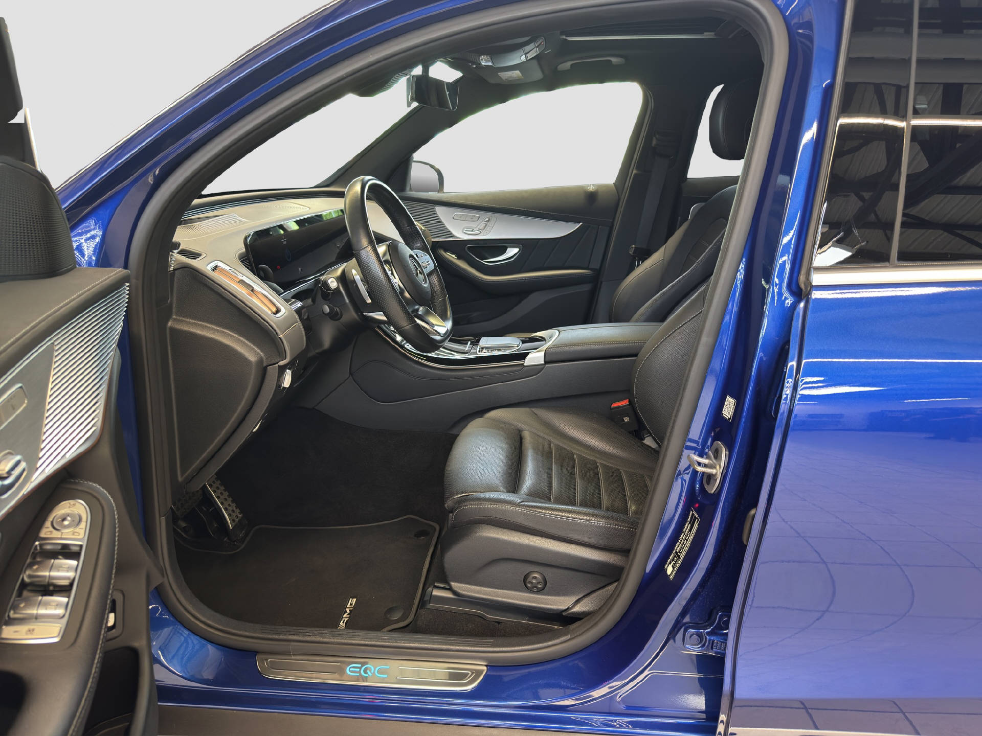 MERCEDES-BENZ EQC 400 AMG Line 4MATIC-image-6