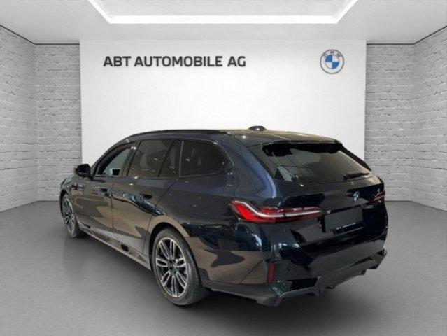 BMW 520d xDrive Touring-image-13