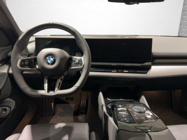 BMW 520d xDrive Touring-image-16