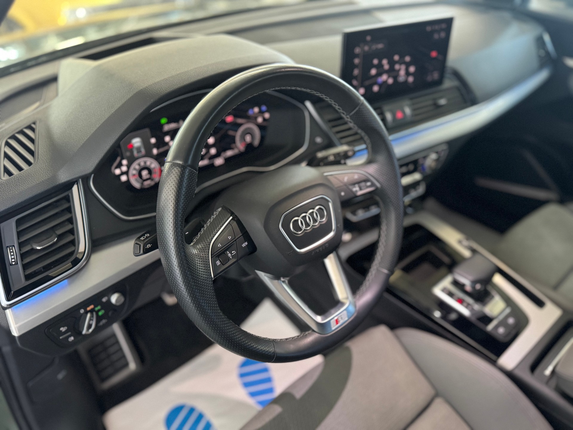 AUDI Q5 45 TFSI S-line quattro S-tronic-image-12