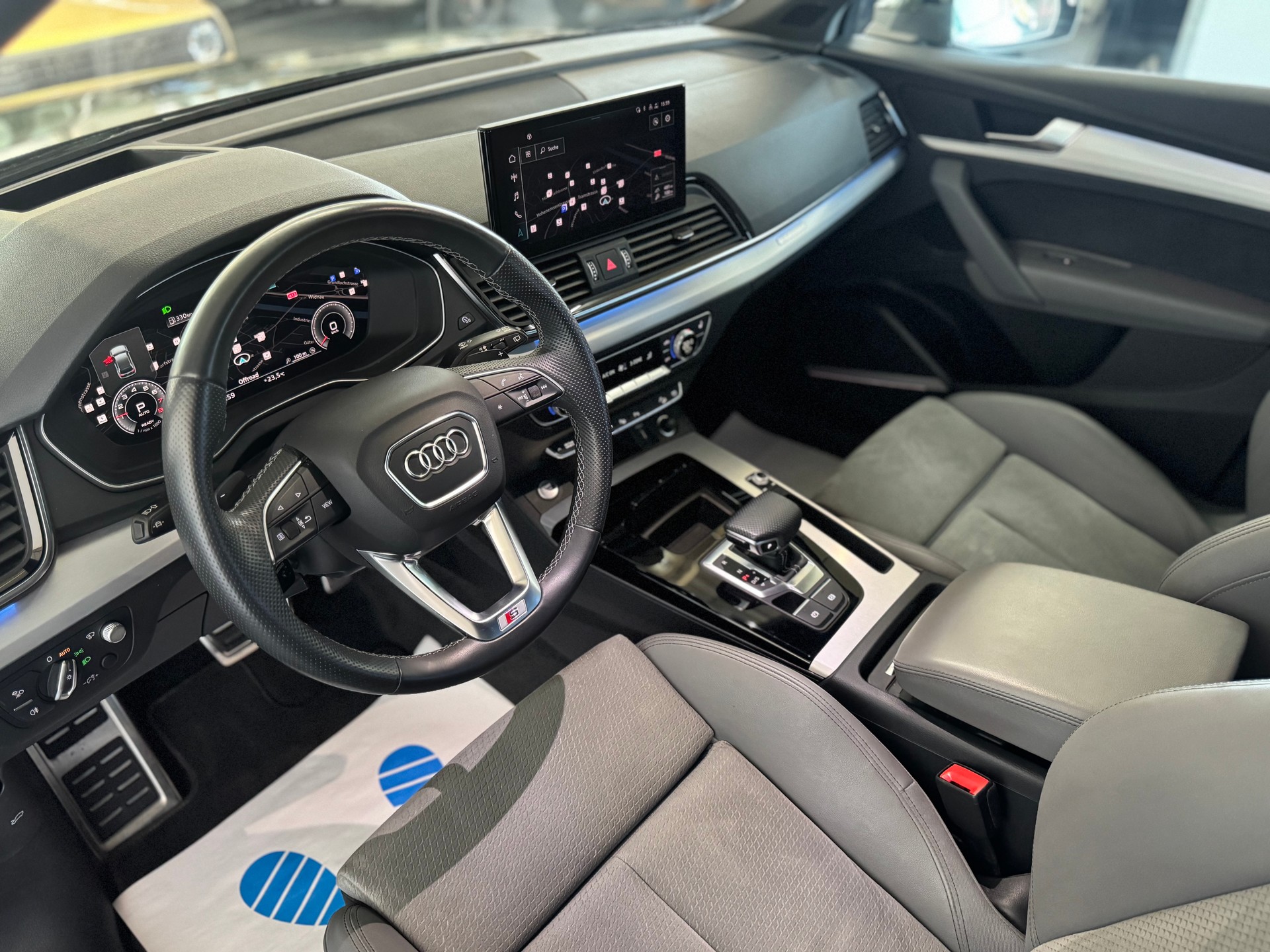 AUDI Q5 45 TFSI S-line quattro S-tronic-image-13