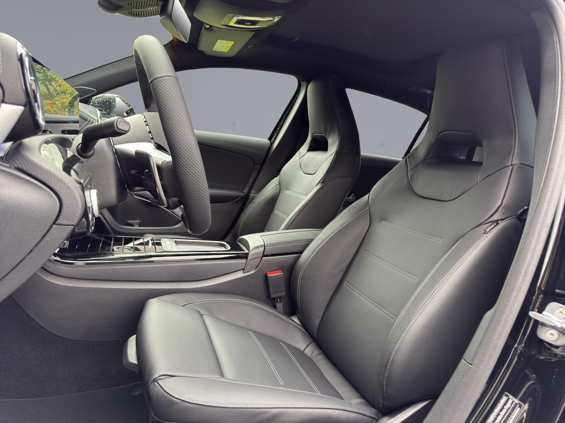 MERCEDES-BENZ A 35 AMG 4matic-image-9