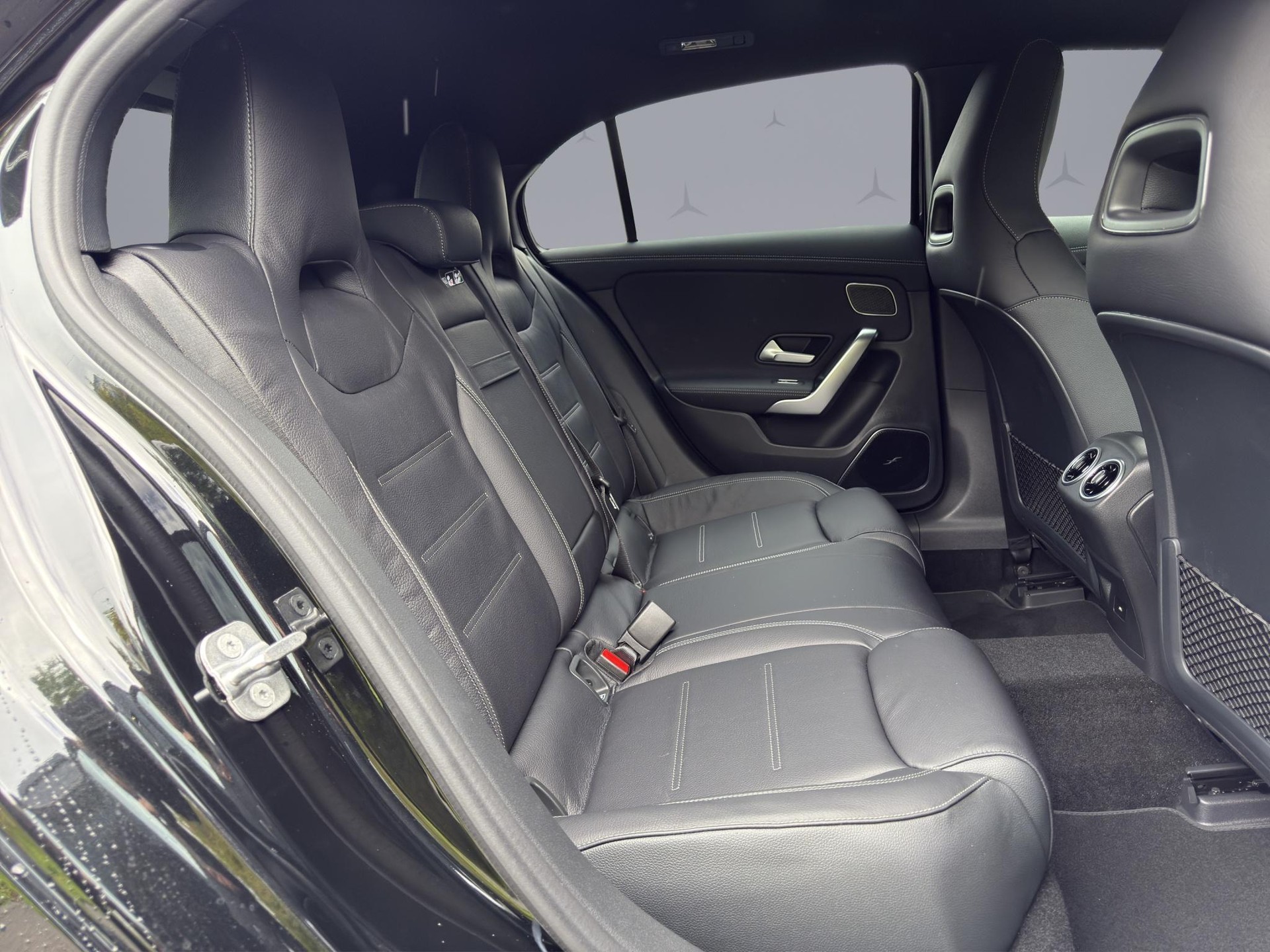 MERCEDES-BENZ A 35 AMG 4matic-image-17