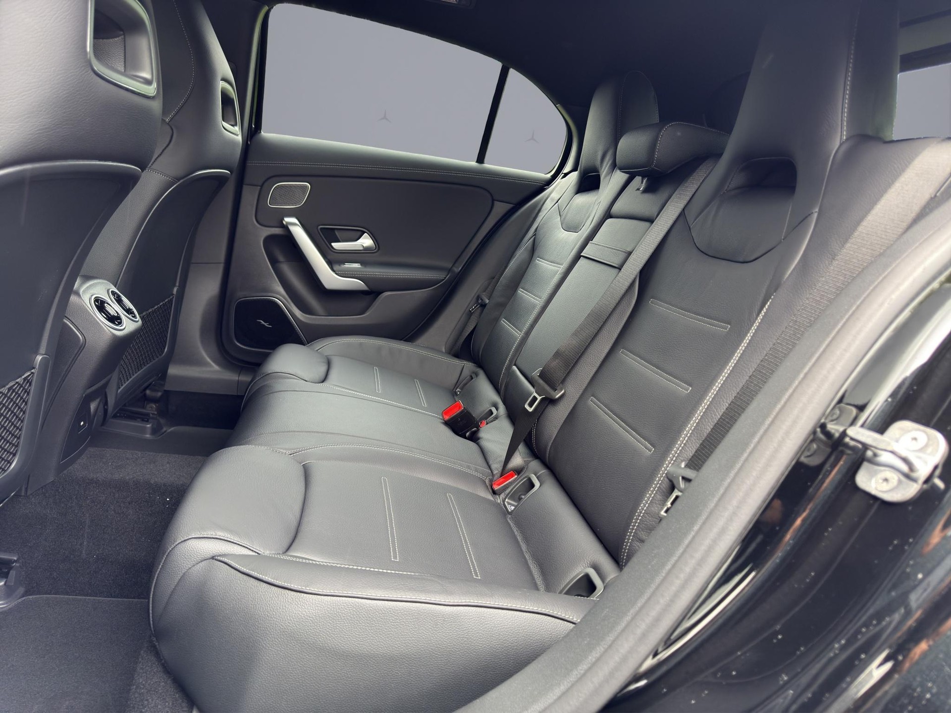 MERCEDES-BENZ A 35 AMG 4matic-image-12