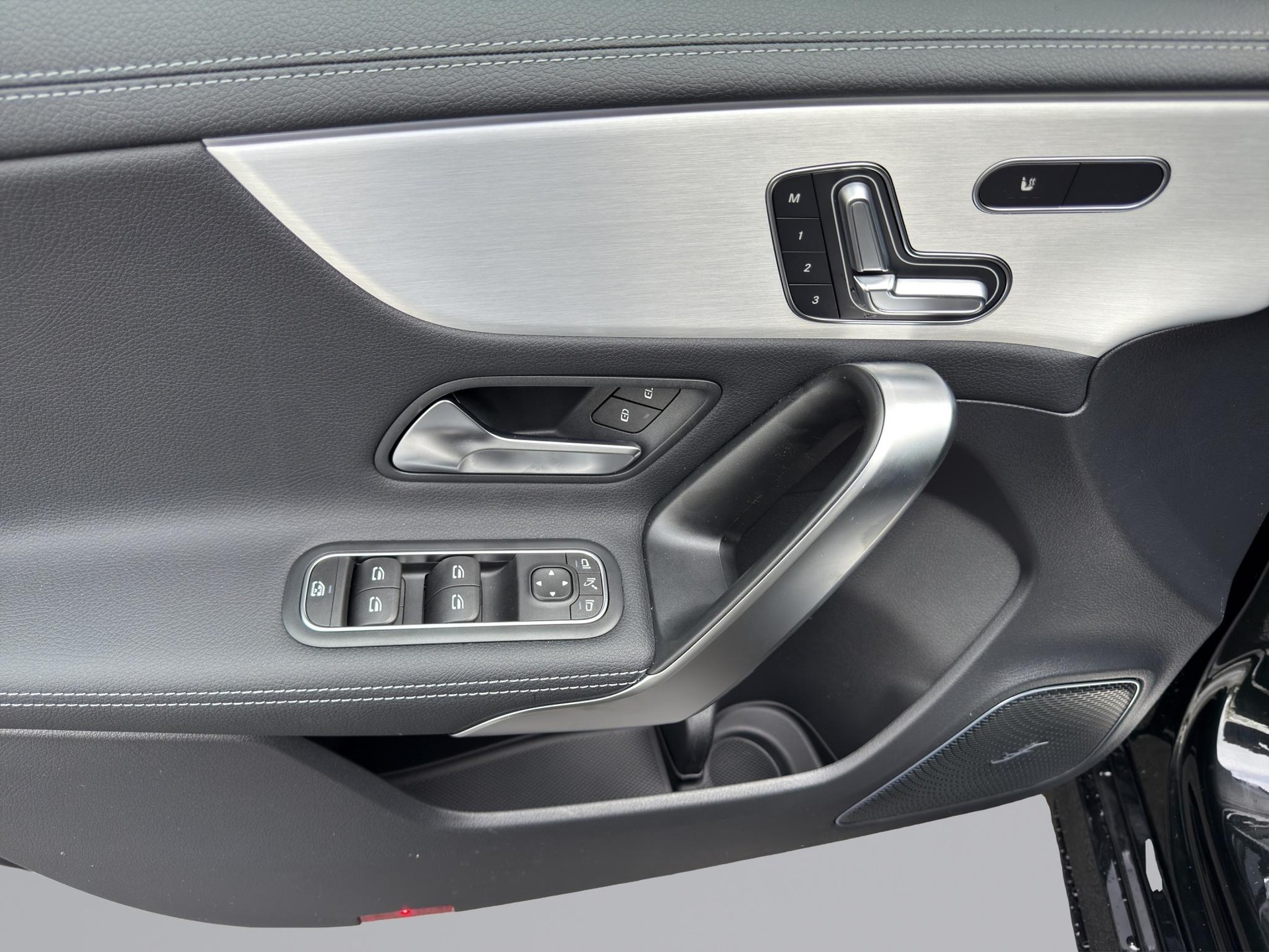 MERCEDES-BENZ A 35 AMG 4matic-image-10