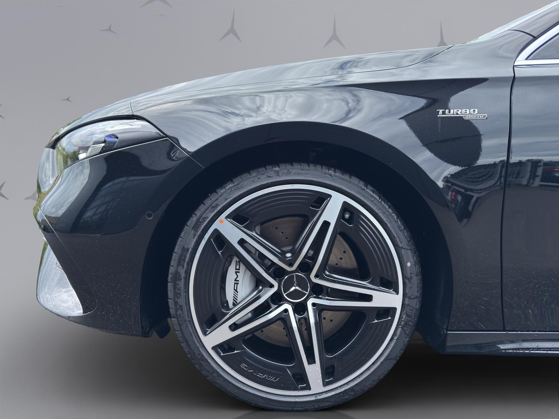 MERCEDES-BENZ A 35 AMG 4matic-image-2