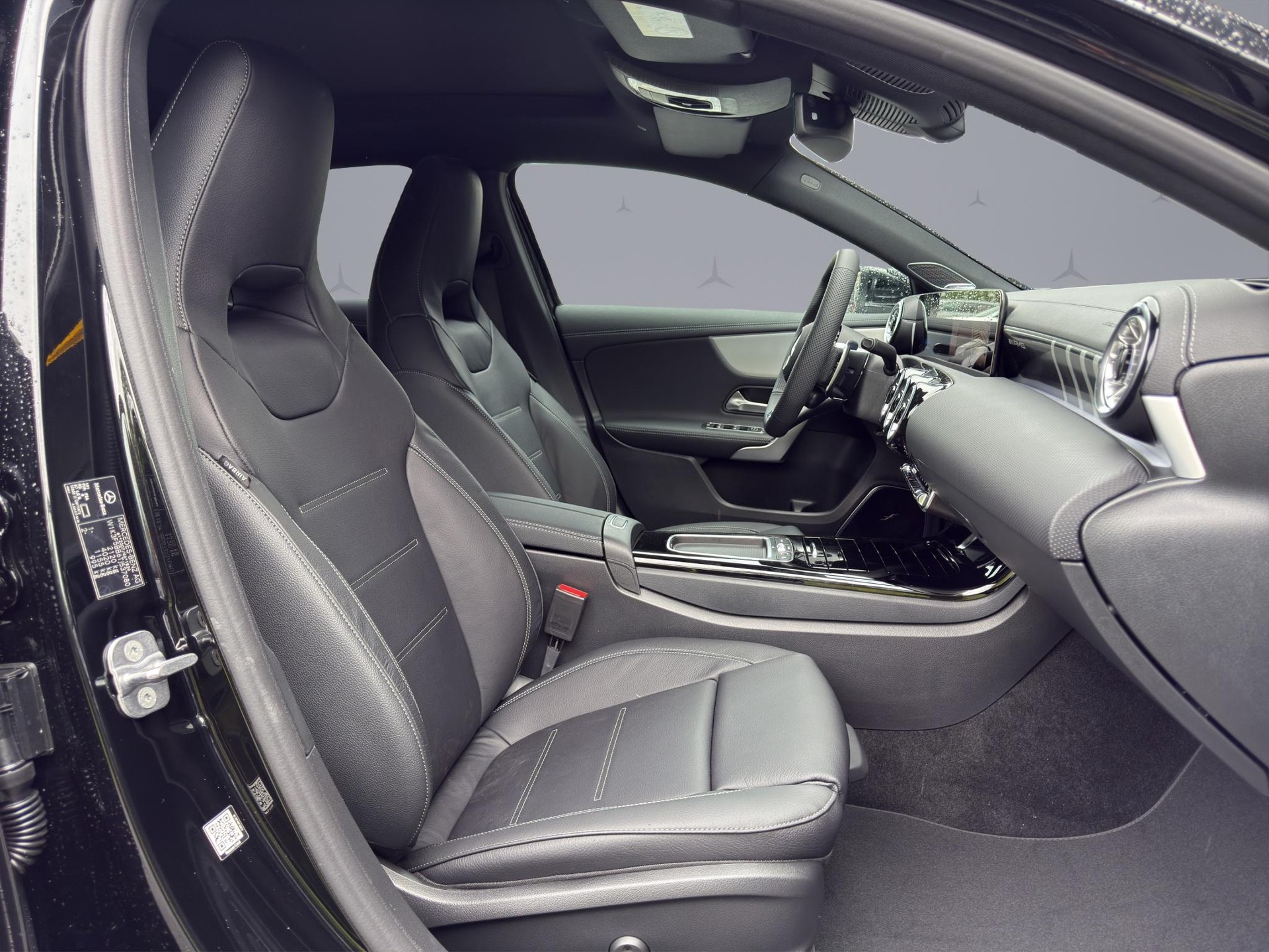 MERCEDES-BENZ A 35 AMG 4matic-image-16