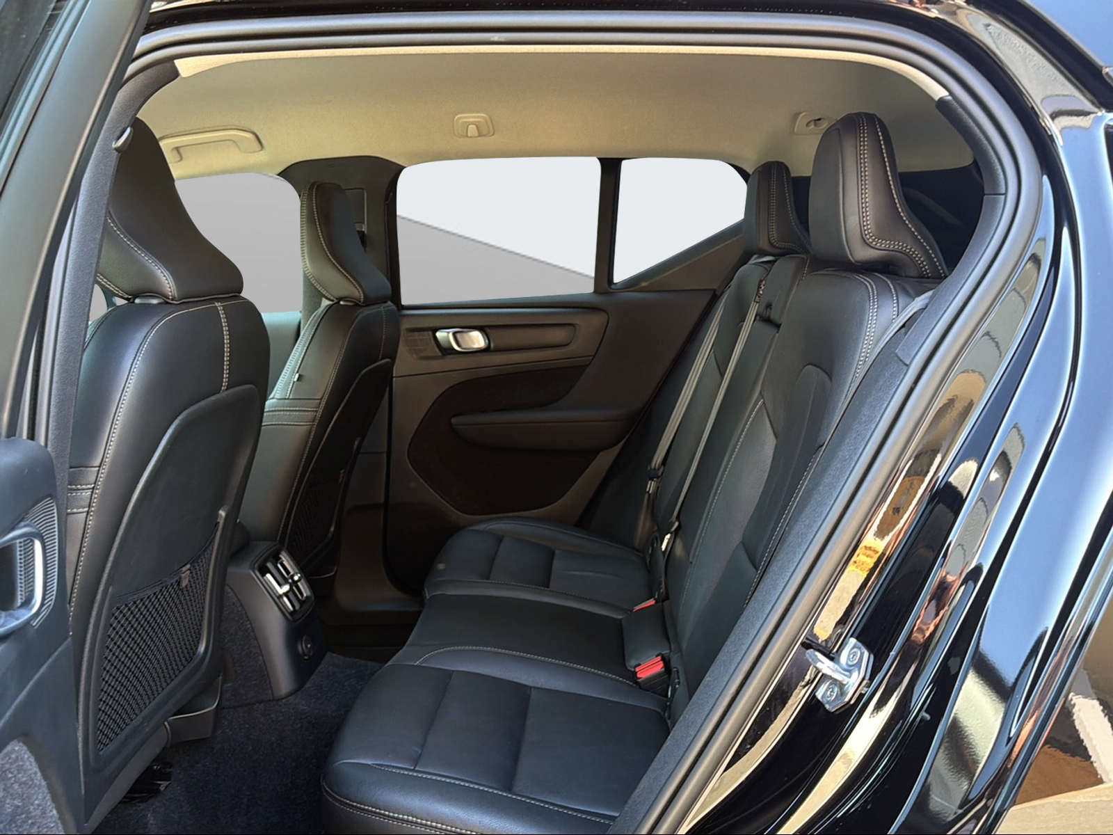 VOLVO XC40 1.5 T5 PiH Inscription-image-11