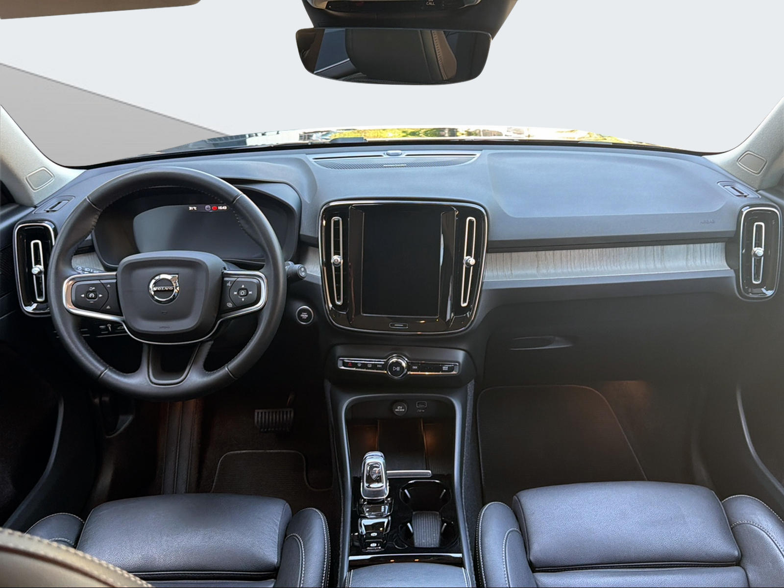 VOLVO XC40 1.5 T5 PiH Inscription-image-14