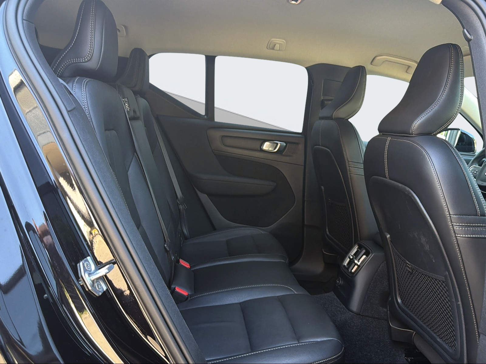 VOLVO XC40 1.5 T5 PiH Inscription-image-12