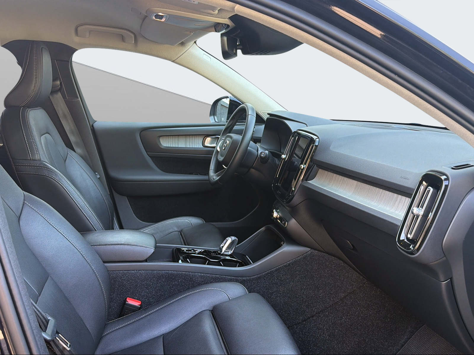 VOLVO XC40 1.5 T5 PiH Inscription-image-13