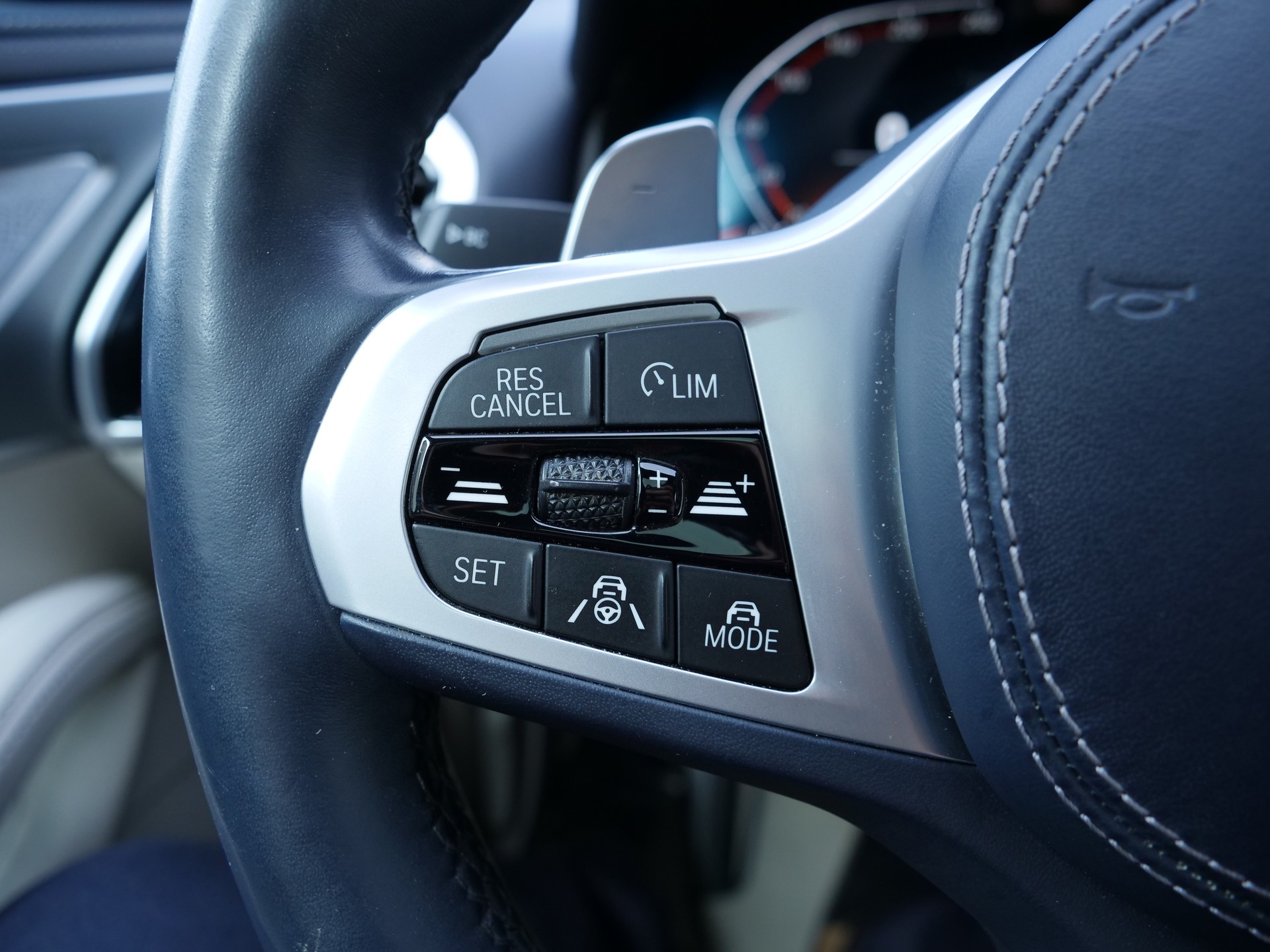 BMW 840d xDrive Steptronic-image-12