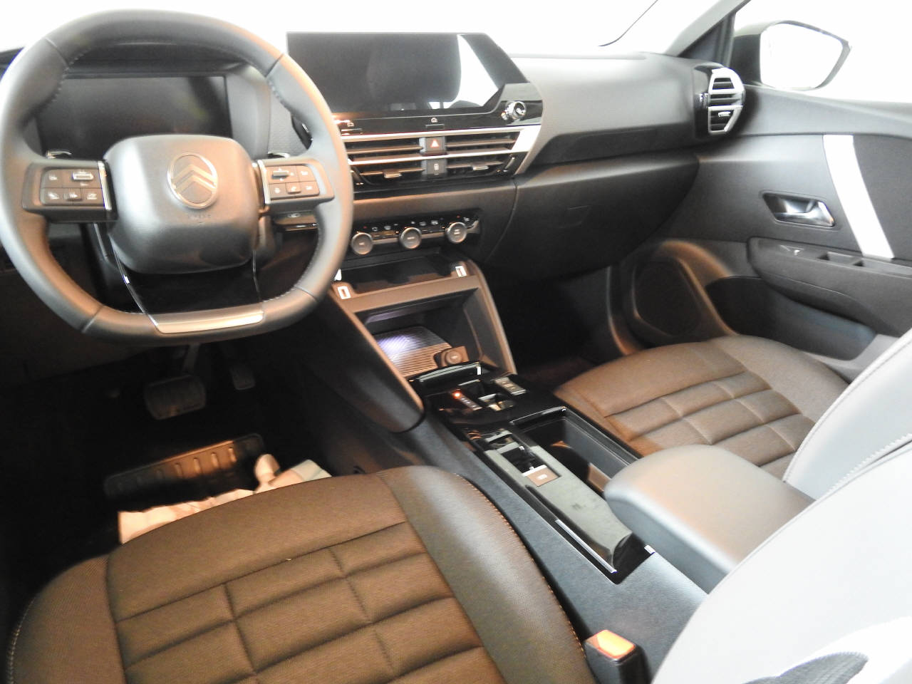 CITROEN C4 1.2 Hybrid Plus-image-14
