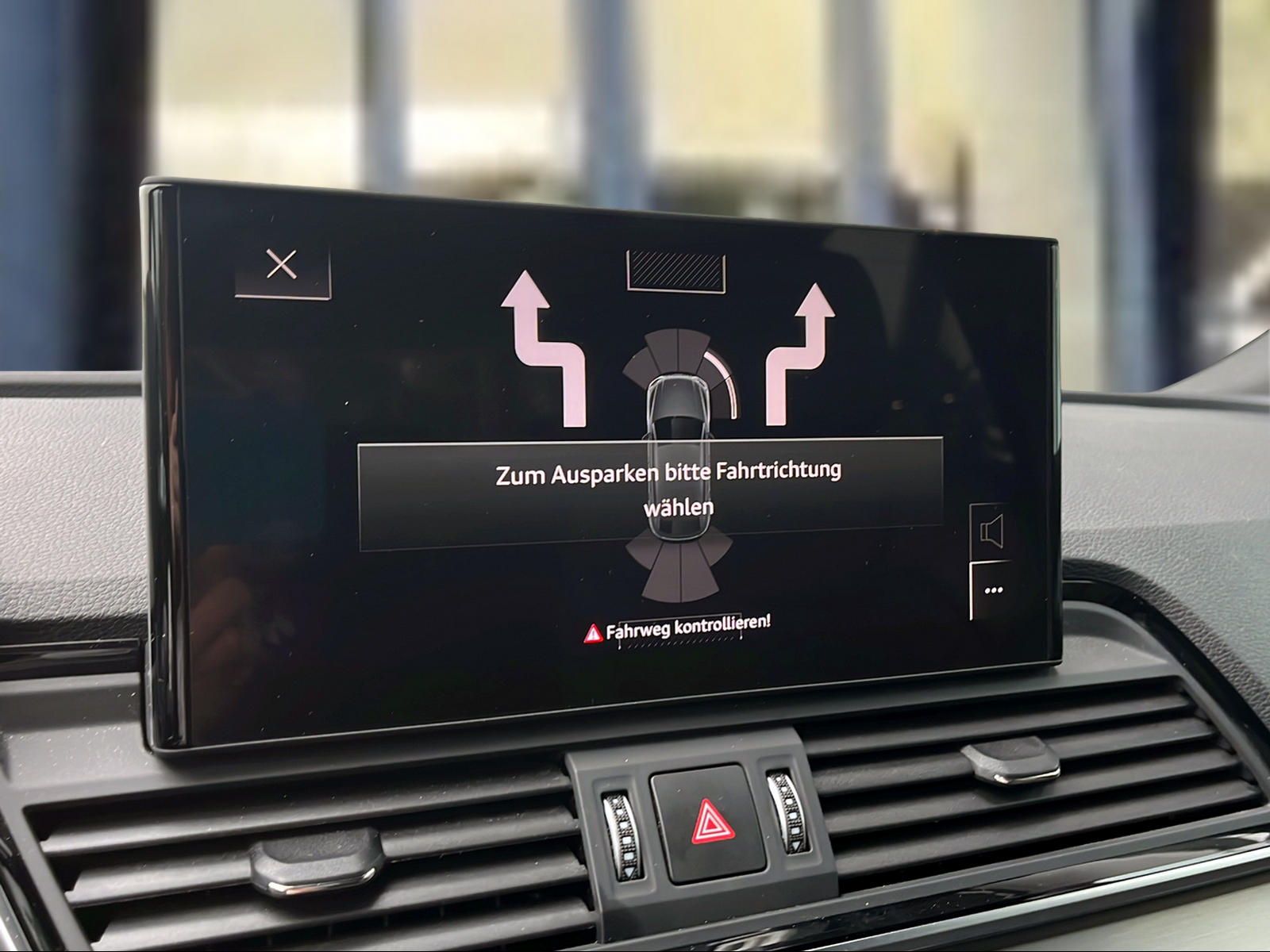 AUDI Q5 Sportback 50 TFSI e PHEV Black Edition quattro S-tronic Gletscherweiss Metallic-image-14