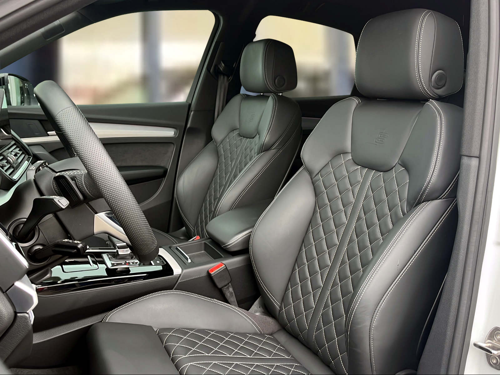 AUDI Q5 Sportback 50 TFSI e PHEV Black Edition quattro S-tronic Gletscherweiss Metallic-image-7