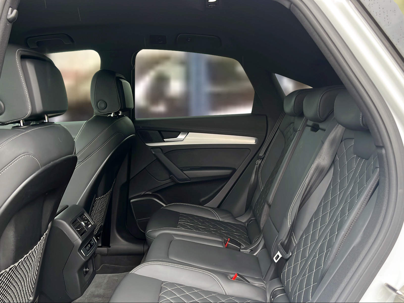 AUDI Q5 Sportback 50 TFSI e PHEV Black Edition quattro S-tronic Gletscherweiss Metallic-image-9