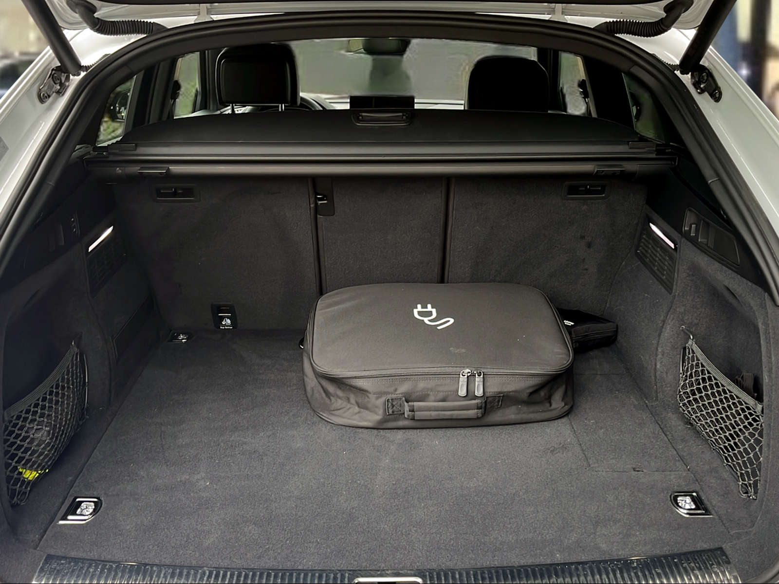 AUDI Q5 Sportback 50 TFSI e PHEV Black Edition quattro S-tronic Gletscherweiss Metallic-image-5