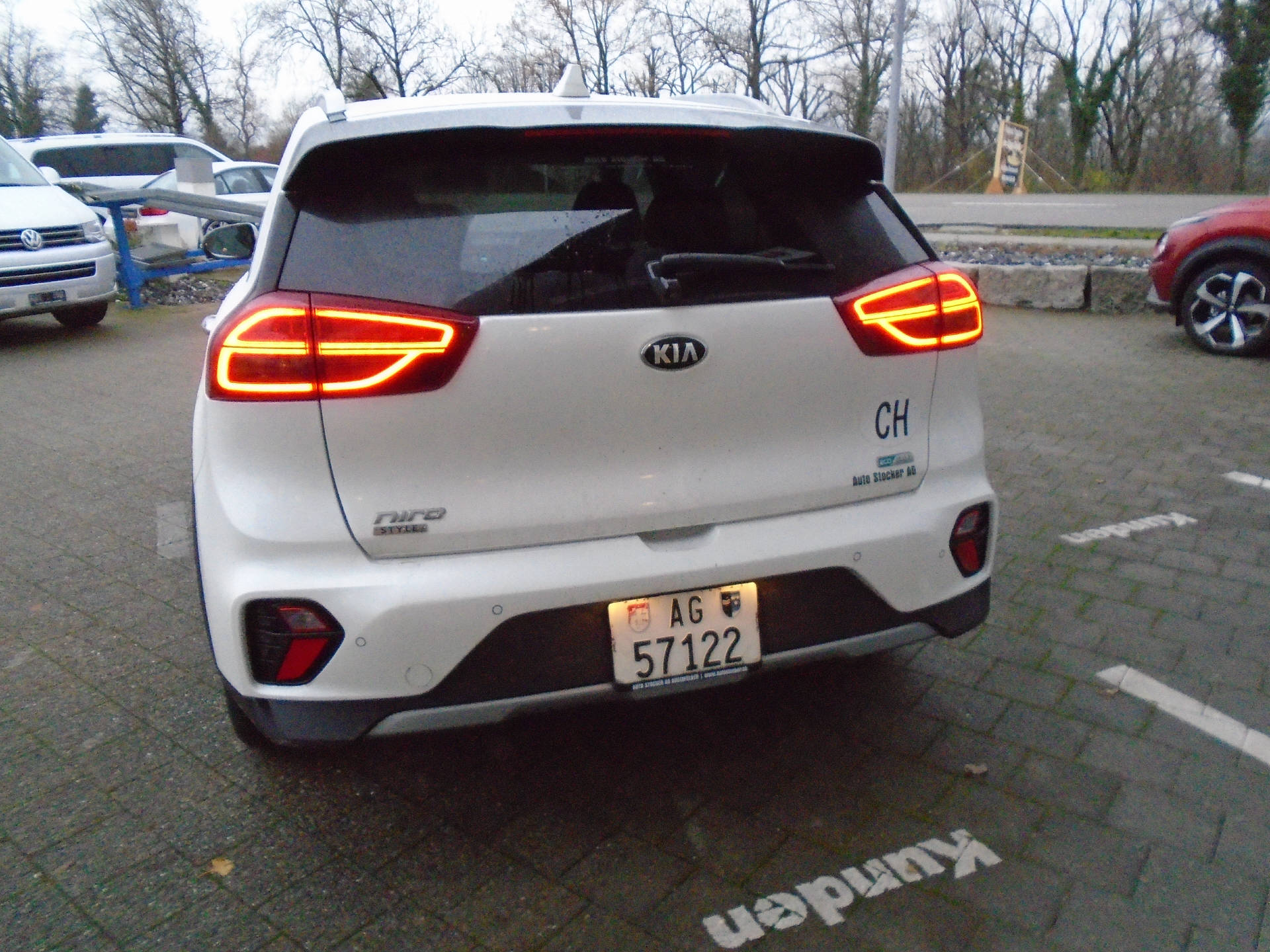 KIA Niro 1.6 GDi Plug-in Hybrid Style-showroom-element-3