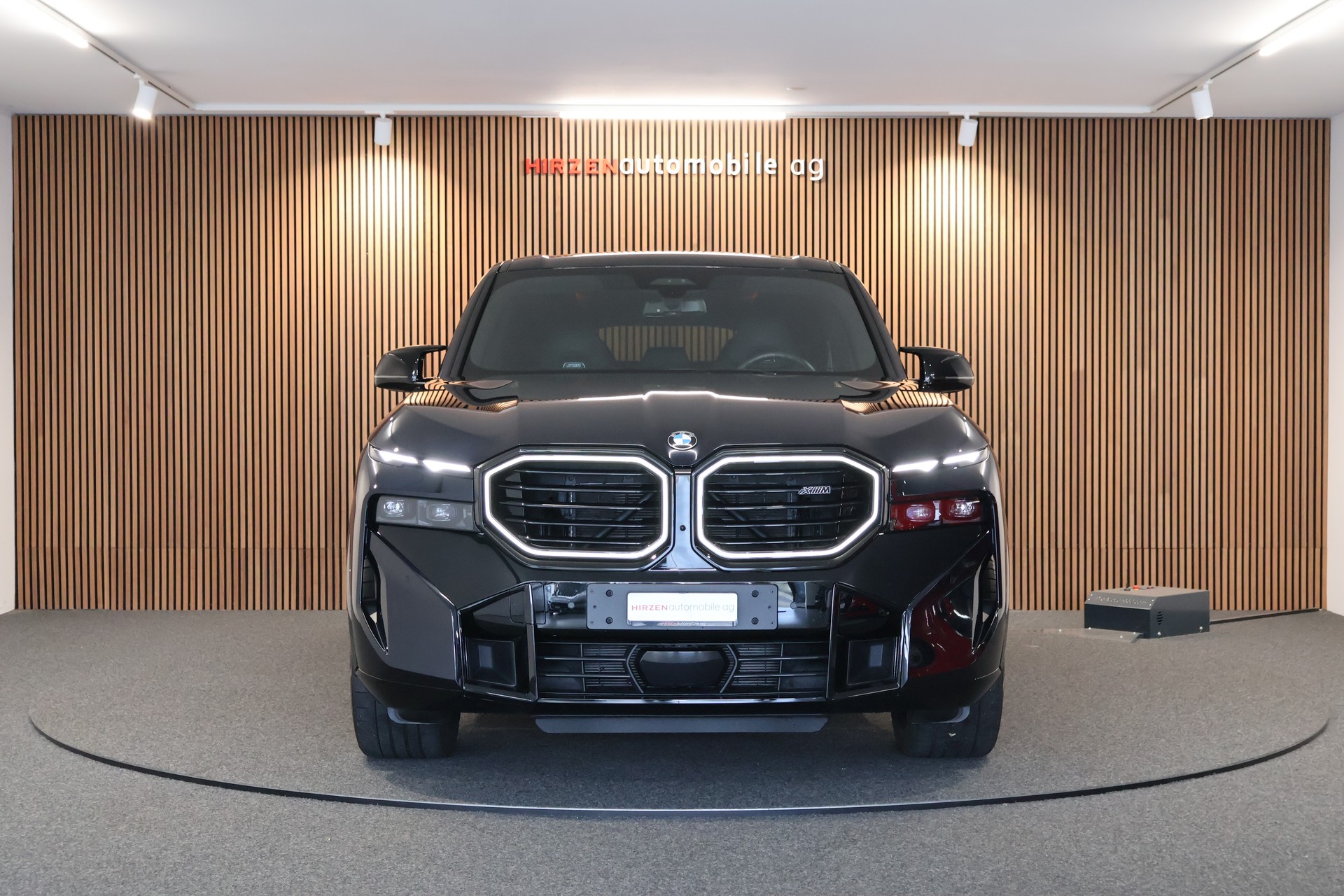 BMW XM xDrive 50e PHEV Steptronic-image-7