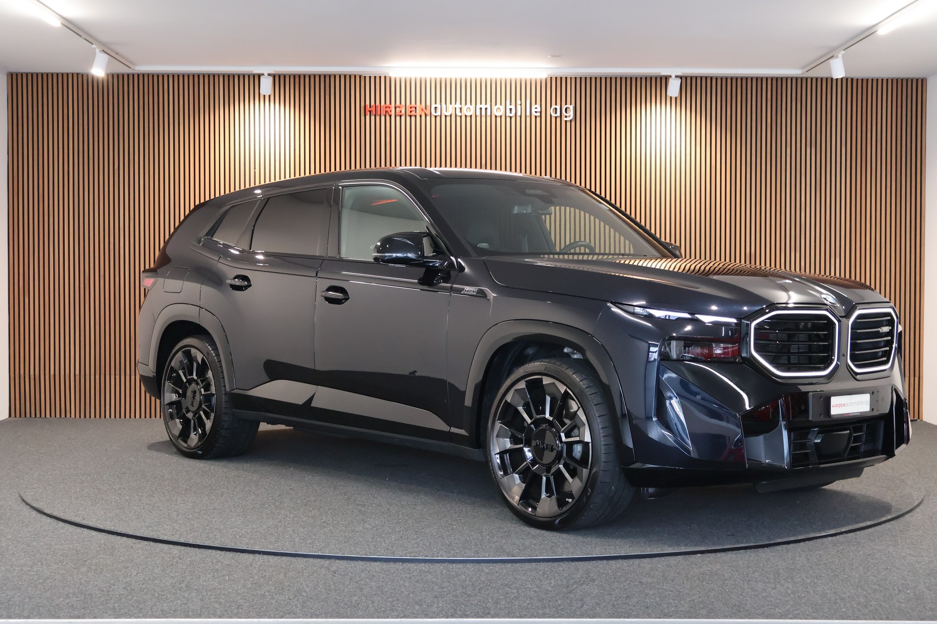 BMW XM xDrive 50e PHEV Steptronic-image-6