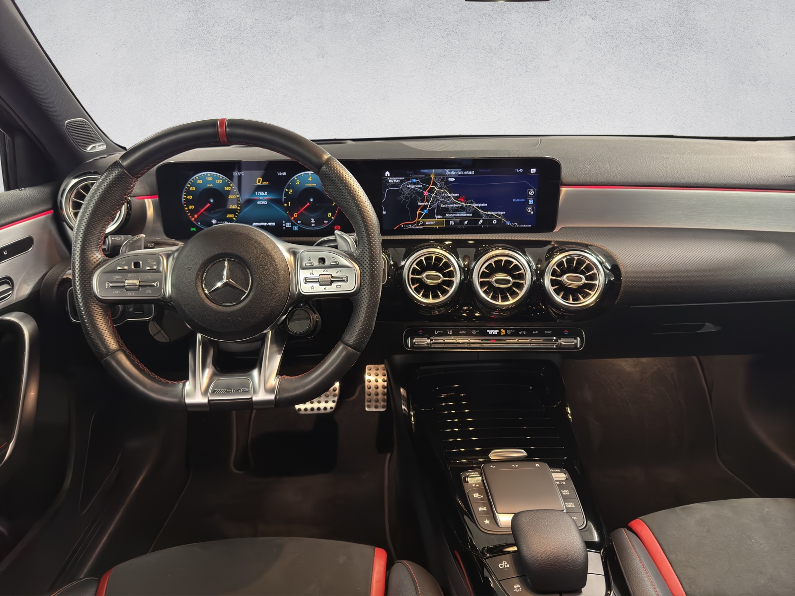 MERCEDES-BENZ A 35 AMG 4Matic-image-14