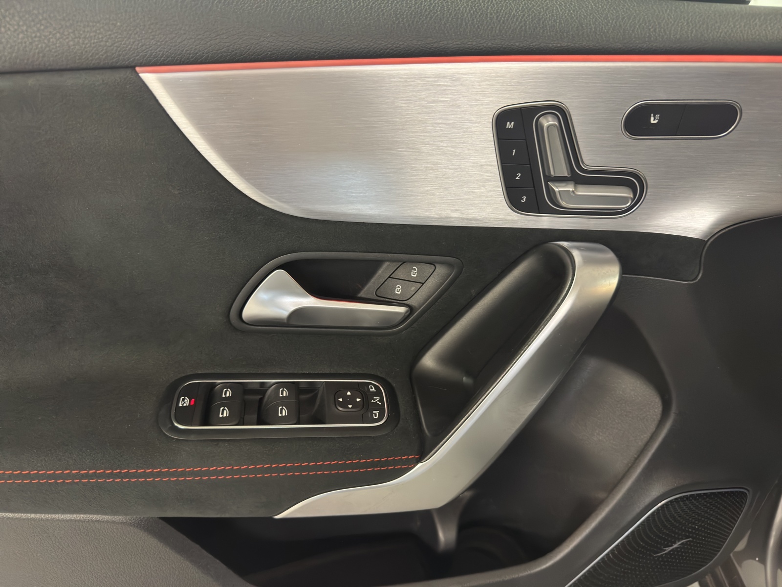 MERCEDES-BENZ A 35 AMG 4Matic-image-6