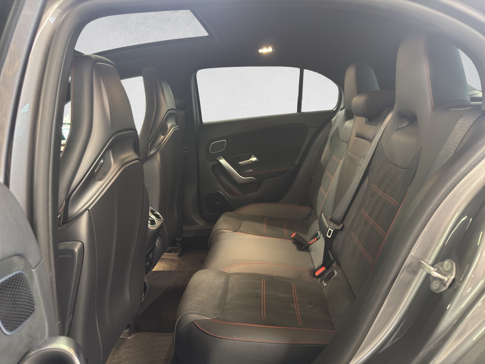 MERCEDES-BENZ A 35 AMG 4Matic-image-13