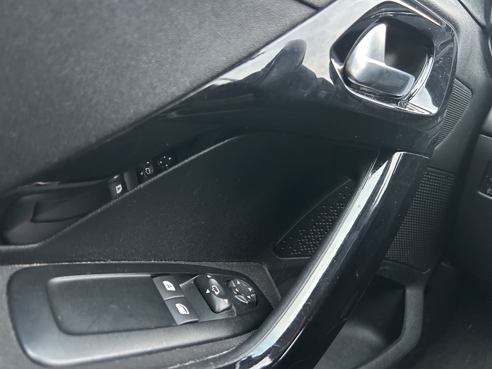 PEUGEOT 208 1.2 VTI Active-image-13