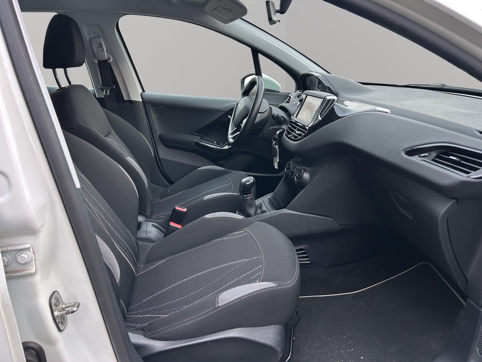 PEUGEOT 208 1.2 VTI Active-image-10