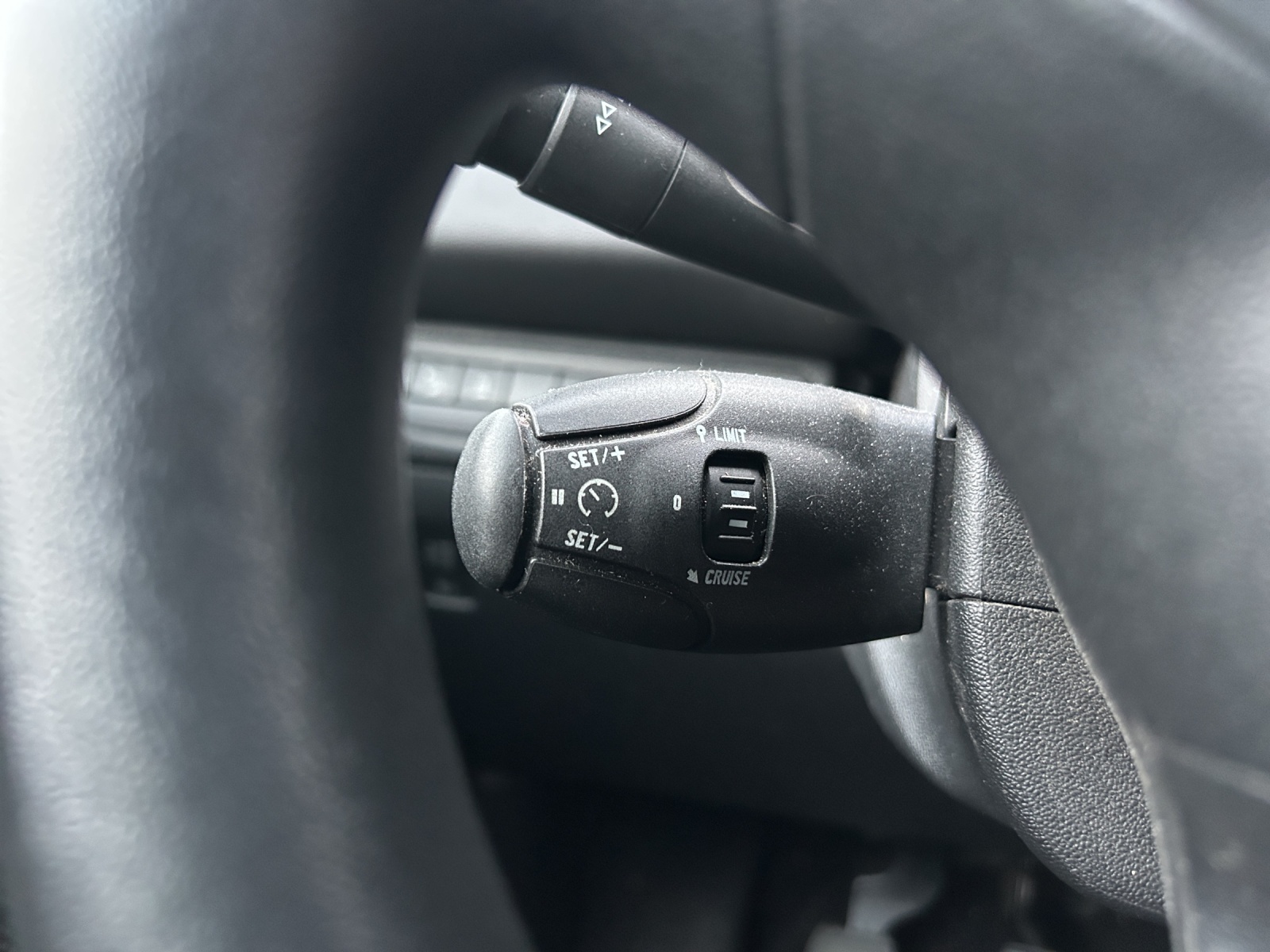 PEUGEOT 208 1.2 VTI Active-image-19