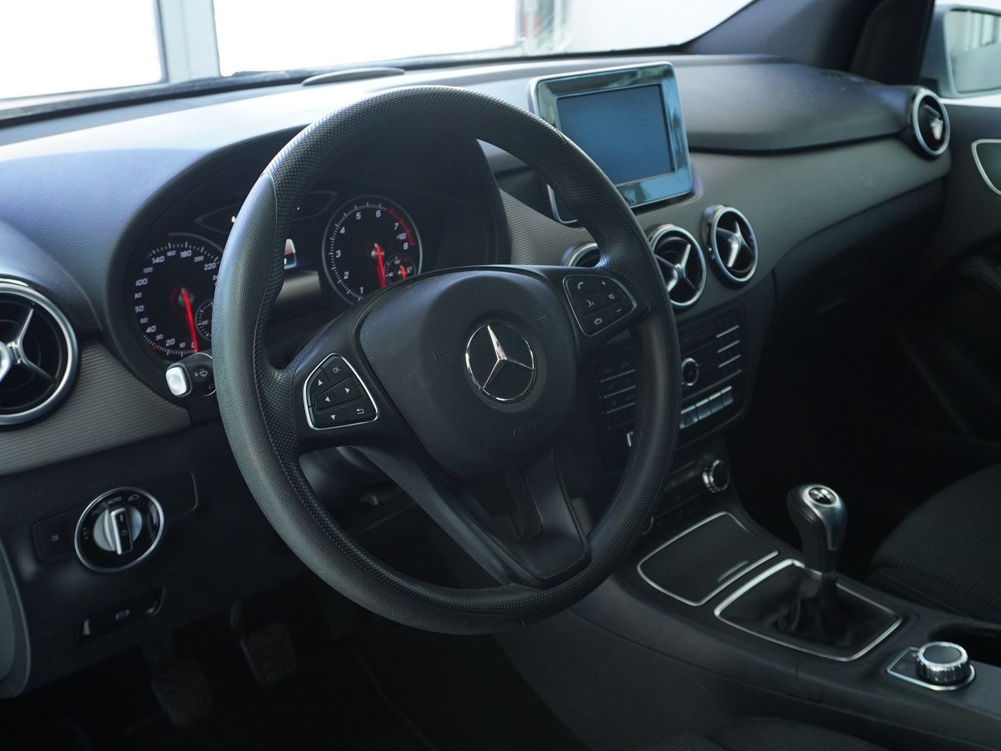MERCEDES-BENZ B 180 Style-image-2