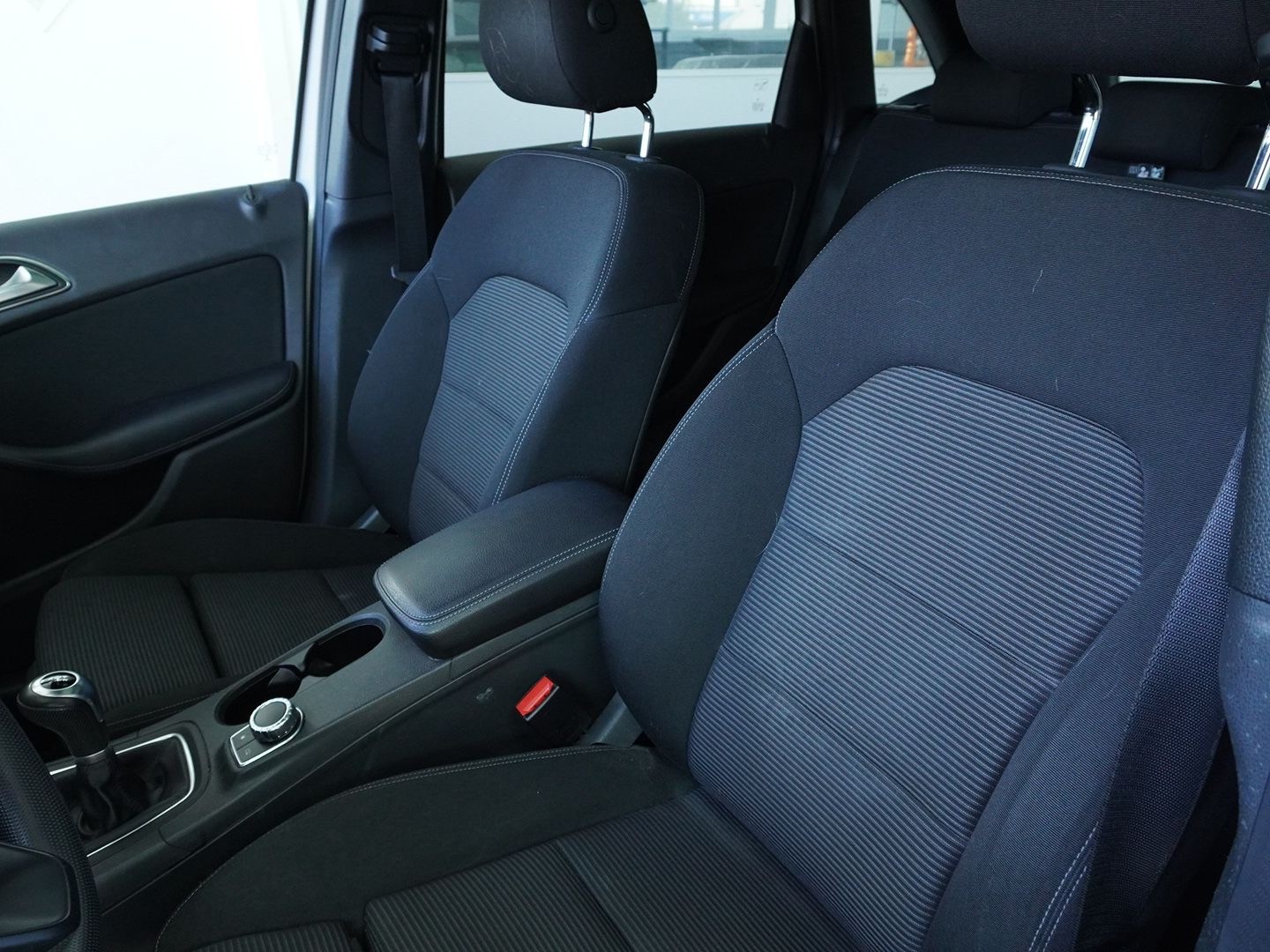 MERCEDES-BENZ B 180 Style-image-3