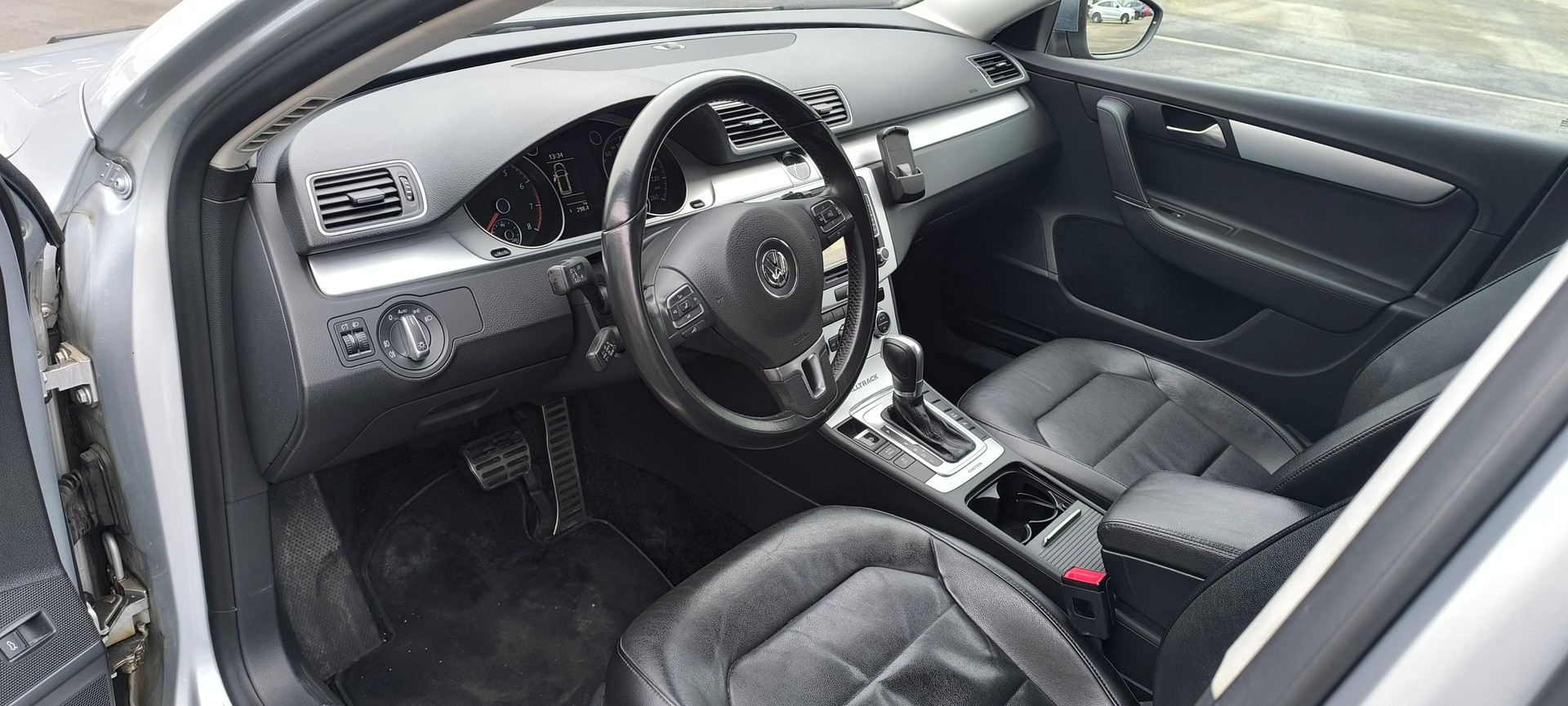 VW Passat Alltrack 2.0 TSI 4Motion DSG-image-12