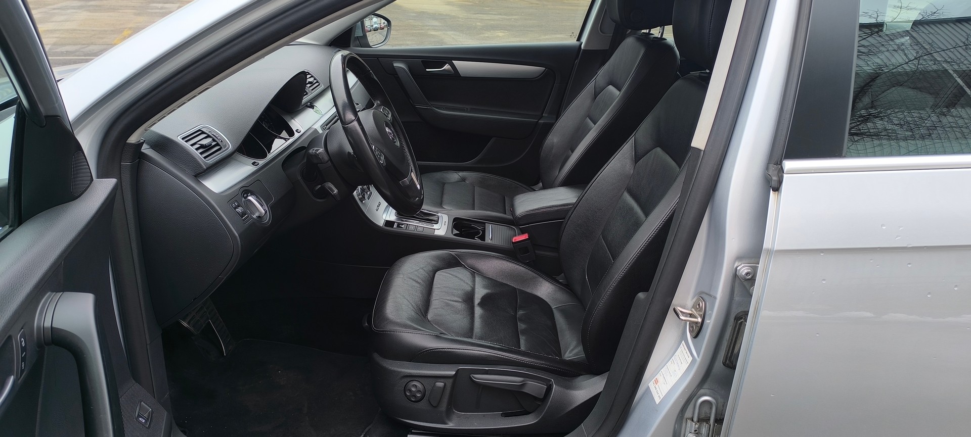 VW Passat Alltrack 2.0 TSI 4Motion DSG-image-11