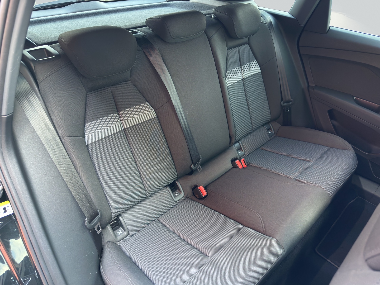 AUDI Q4 e-tron 50 quattro-image-8