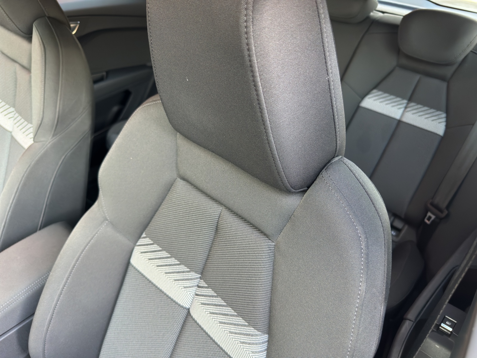 AUDI Q4 e-tron 50 quattro-image-12