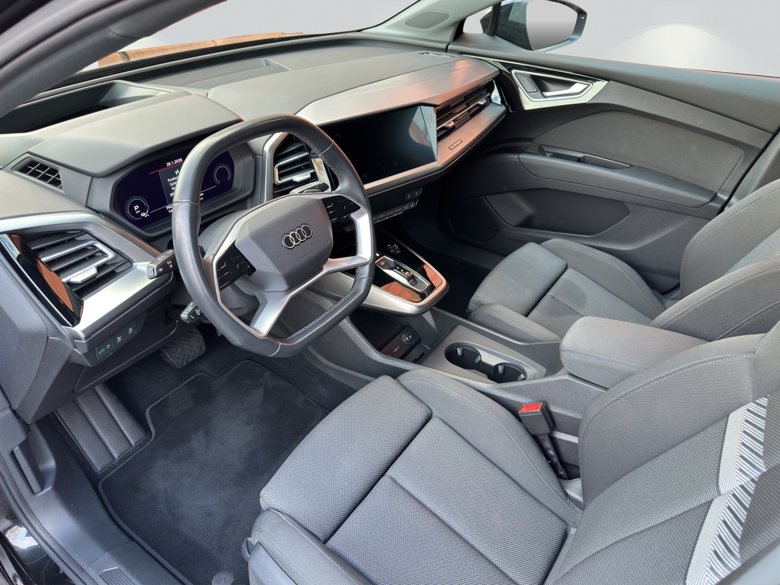AUDI Q4 e-tron 50 quattro-image-4