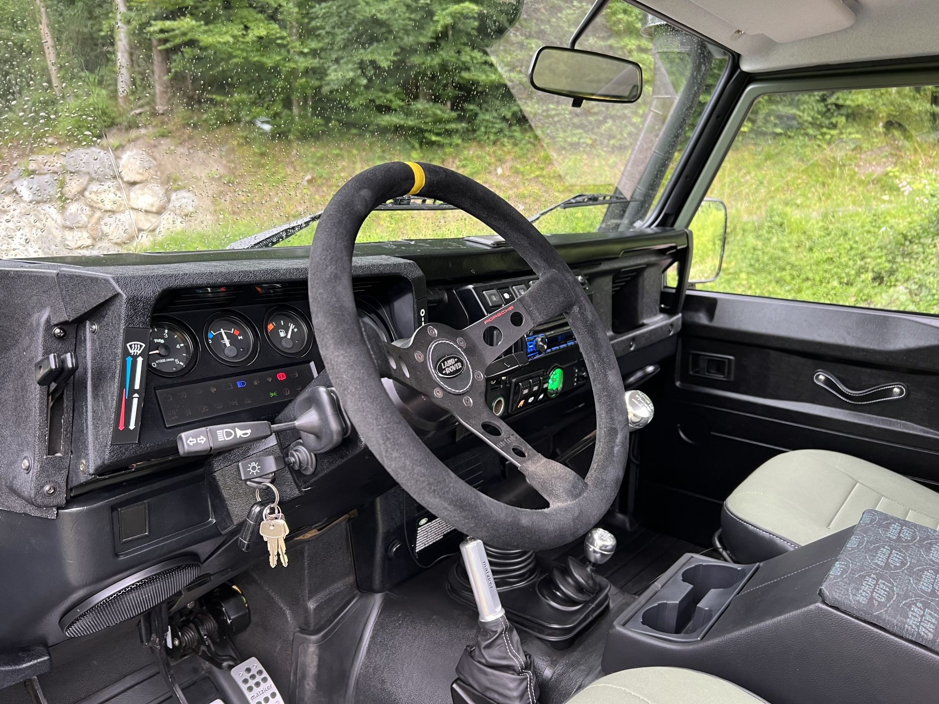 LAND ROVER 90 TD5 Pick Up Avus Performance-image-13