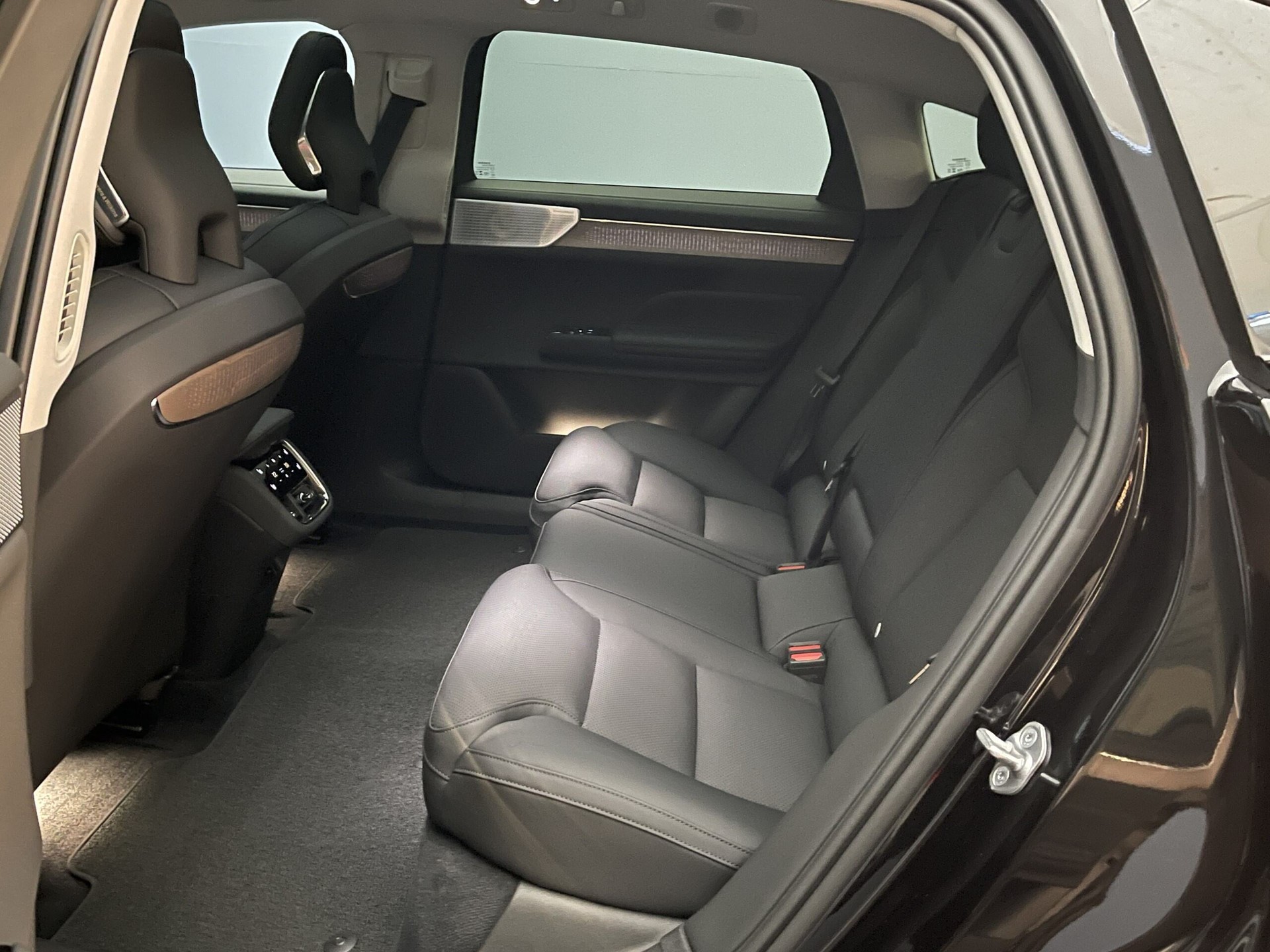 VOLVO ES90 Single Motor Extended Range Ultra-image-7