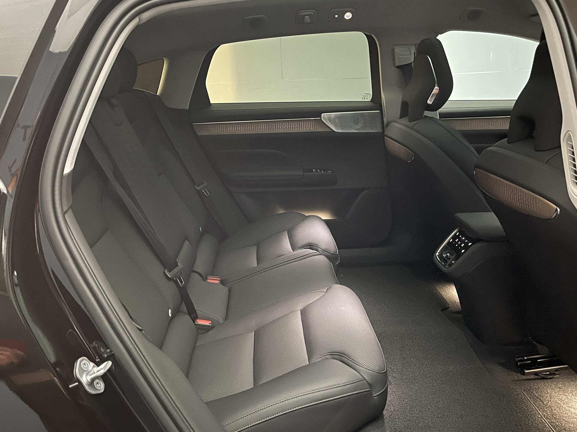 VOLVO ES90 Single Motor Extended Range Ultra-image-12