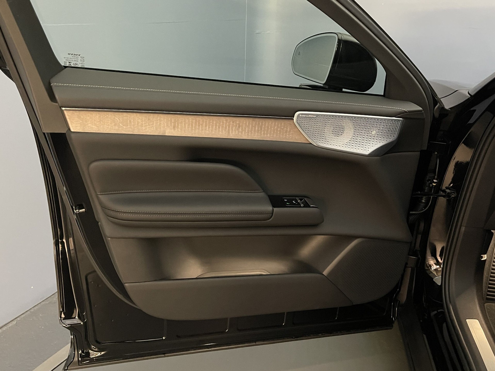 VOLVO ES90 Single Motor Extended Range Ultra-image-10