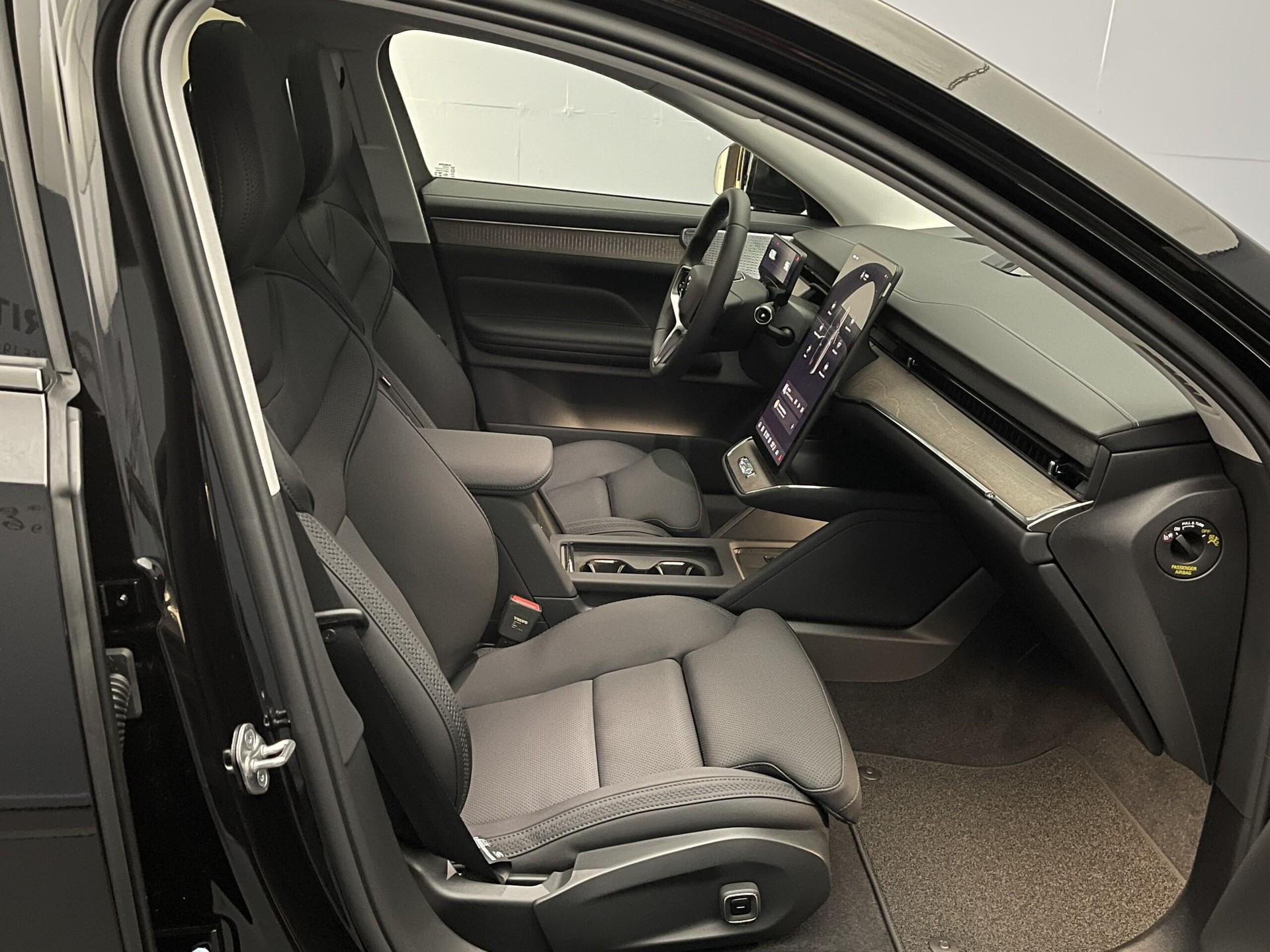 VOLVO ES90 Single Motor Extended Range Ultra-image-11