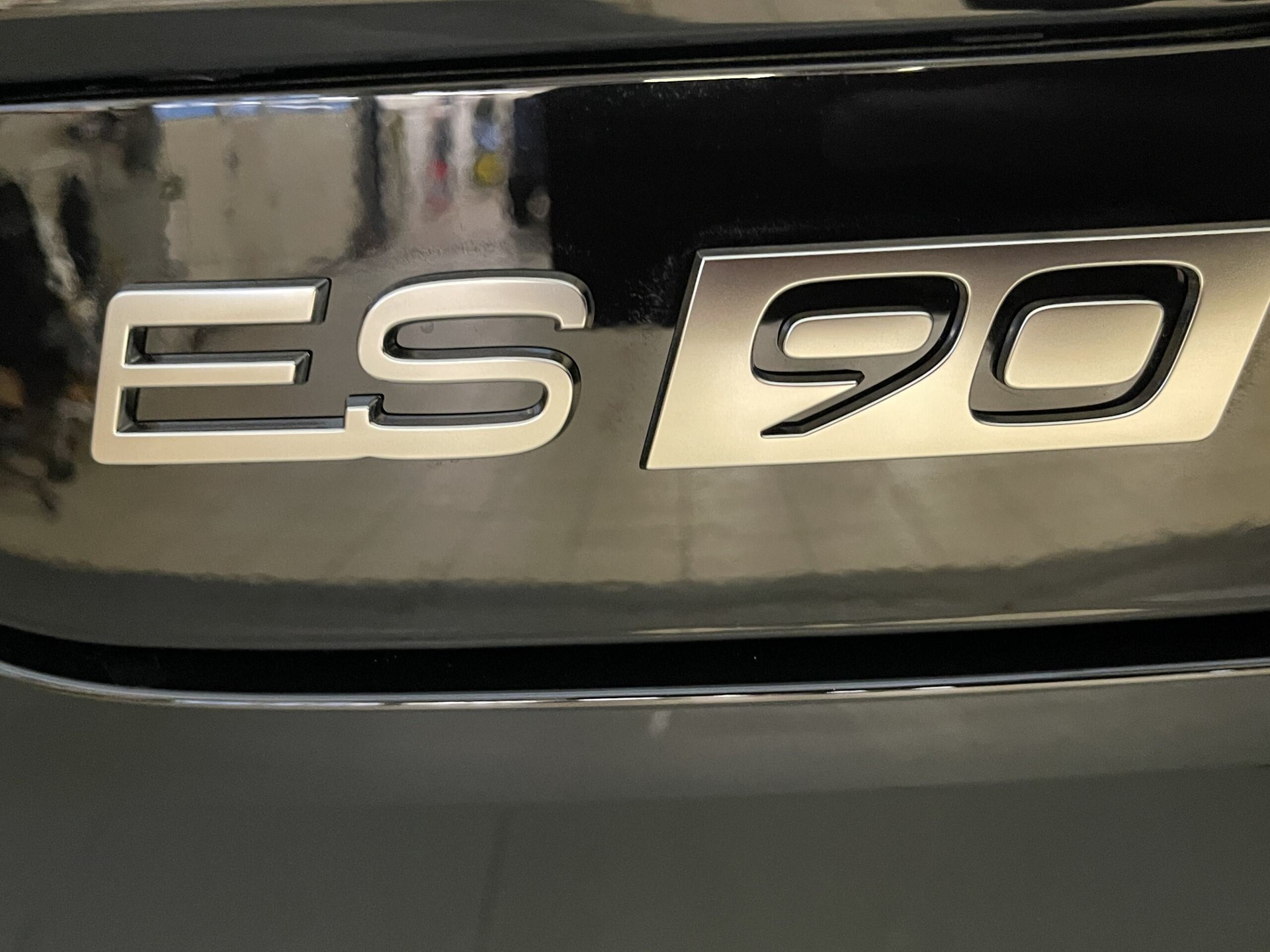 VOLVO ES90 Single Motor Extended Range Ultra-image-13