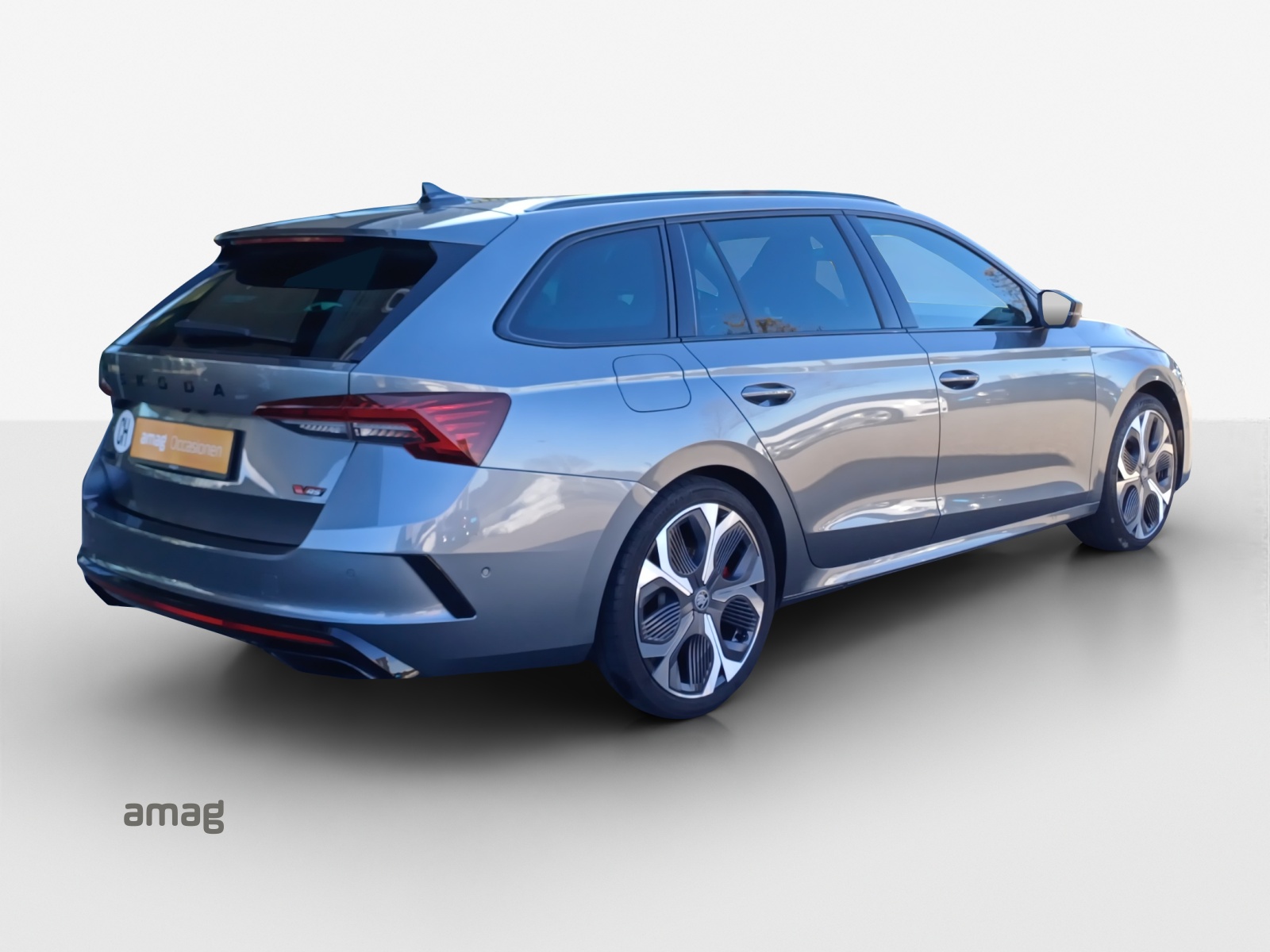 SKODA Octavia Combi 2.0 TSI DSG RS-image-4